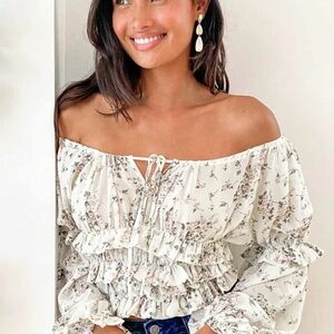 Pinch Floral Off-Shoulder Ruffle Blouse
